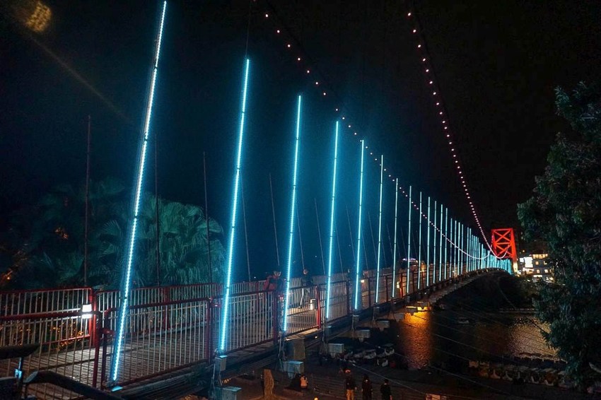 美翻了‼ 2020碧潭水舞登場(2020/2/14~2020/04/12)，只有碧潭能超越碧潭！漩渦造型水舞、鳳凰水舞、粉紅愛情燈廊，小吃美食一次滿足。