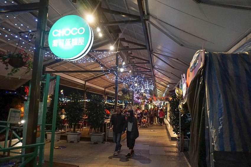 美翻了‼ 2020碧潭水舞登場(2020/2/14~2020/04/12)，只有碧潭能超越碧潭！漩渦造型水舞、鳳凰水舞、粉紅愛情燈廊，小吃美食一次滿足。