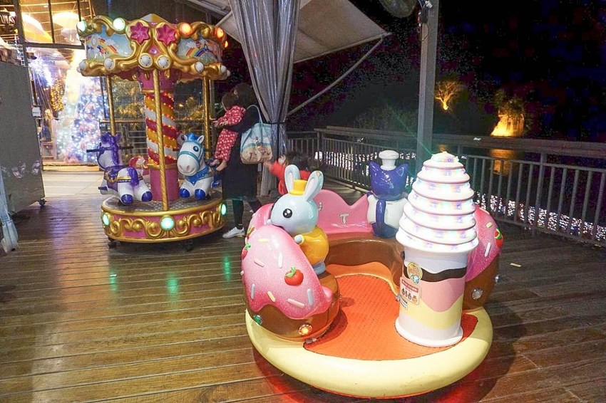 美翻了‼ 2020碧潭水舞登場(2020/2/14~2020/04/12)，只有碧潭能超越碧潭！漩渦造型水舞、鳳凰水舞、粉紅愛情燈廊，小吃美食一次滿足。