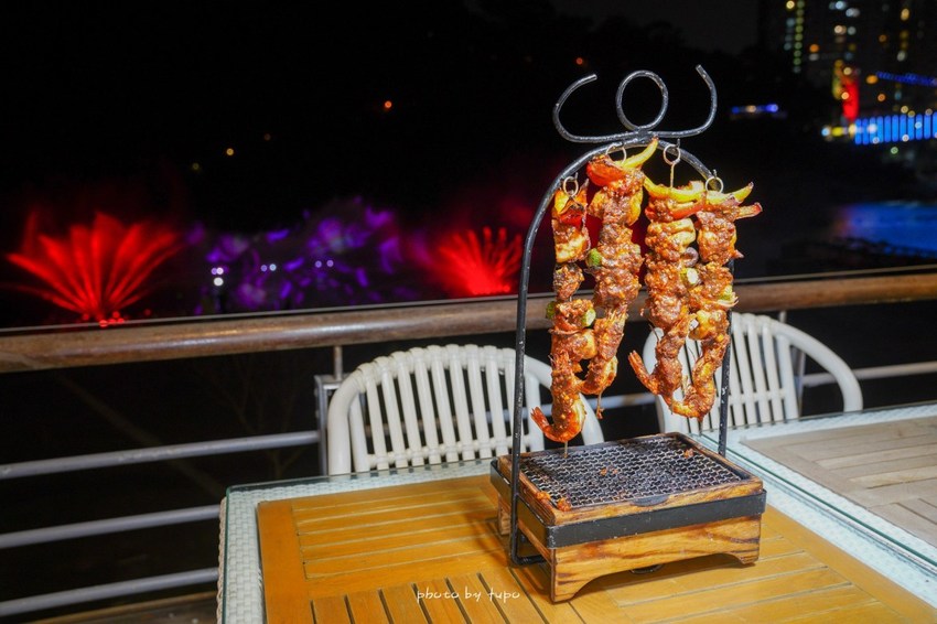 美翻了‼ 2020碧潭水舞登場(2020/2/14~2020/04/12)，只有碧潭能超越碧潭！漩渦造型水舞、鳳凰水舞、粉紅愛情燈廊，小吃美食一次滿足。