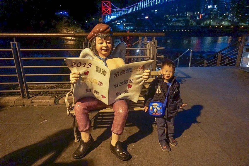 美翻了‼ 2020碧潭水舞登場(2020/2/14~2020/04/12)，只有碧潭能超越碧潭！漩渦造型水舞、鳳凰水舞、粉紅愛情燈廊，小吃美食一次滿足。