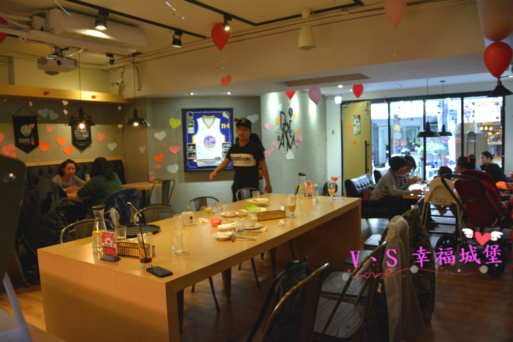 【台北美食】松山運動美式餐廳  Dreamer 38 ~ 一個擁有美食饗宴及運動熱情的餐廳，貼心設有不被打擾的VIP室