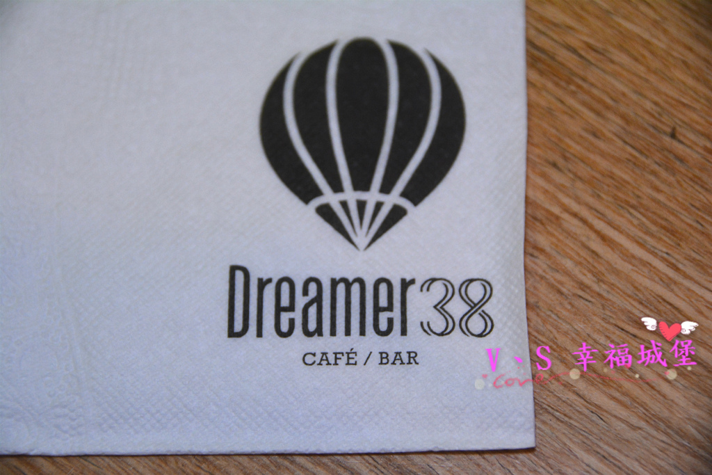 【台北美食】松山運動美式餐廳  Dreamer 38 ~ 一個擁有美食饗宴及運動熱情的餐廳，貼心設有不被打擾的VIP室