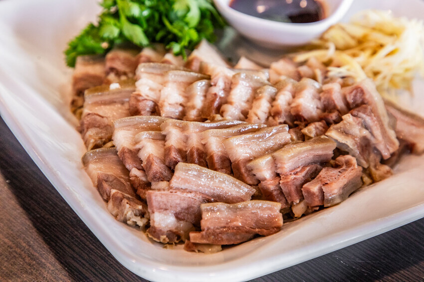 桃園市桃園區阿忠溫體羊肉店|新鮮直達餐桌!任點無雷快炒有夠強,在地人私藏最好吃溫體羊肉爐老店