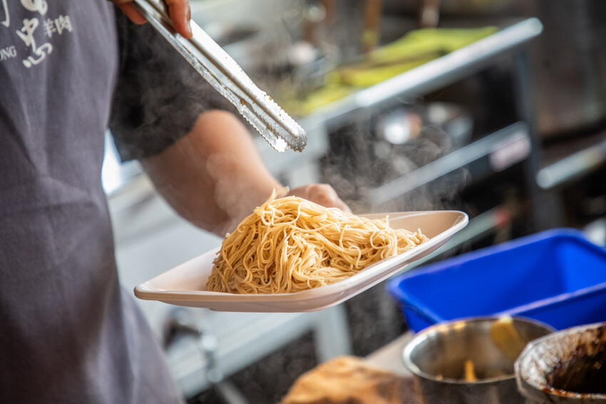 桃園市桃園區阿忠溫體羊肉店|新鮮直達餐桌!任點無雷快炒有夠強,在地人私藏最好吃溫體羊肉爐老店