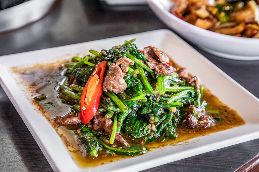 桃園市桃園區阿忠溫體羊肉店|新鮮直達餐桌!任點無雷快炒有夠強,在地人私藏最好吃溫體羊肉爐老店