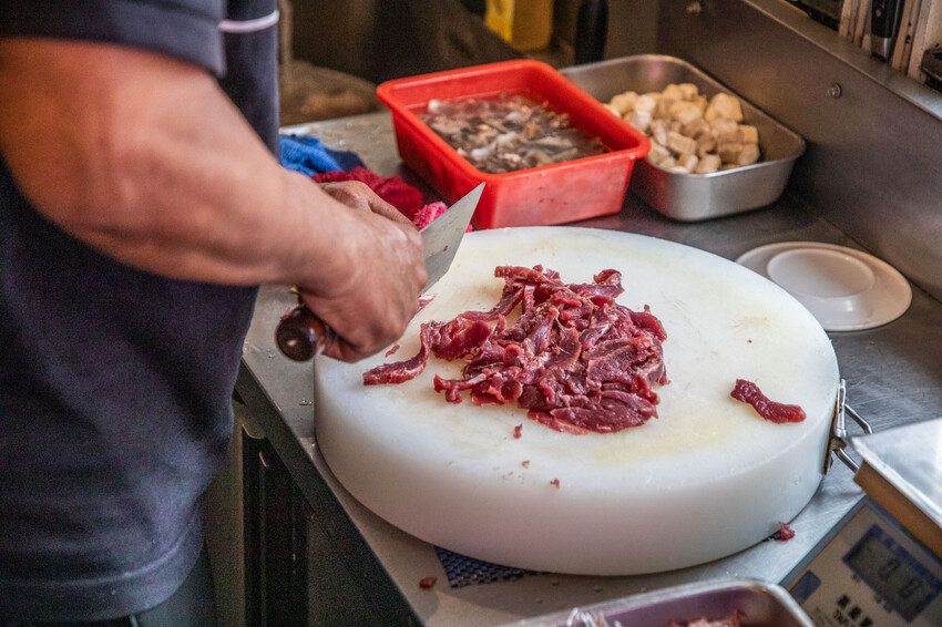 桃園市桃園區阿忠溫體羊肉店|新鮮直達餐桌!任點無雷快炒有夠強,在地人私藏最好吃溫體羊肉爐老店