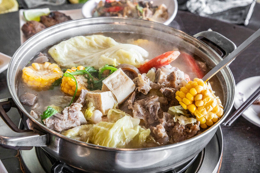 桃園市桃園區阿忠溫體羊肉店|新鮮直達餐桌!任點無雷快炒有夠強,在地人私藏最好吃溫體羊肉爐老店