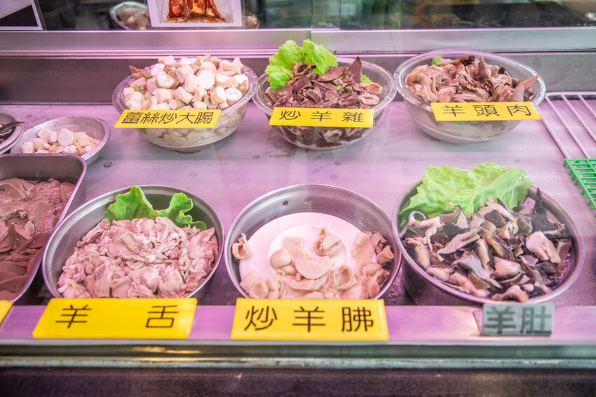 桃園市桃園區阿忠溫體羊肉店|新鮮直達餐桌!任點無雷快炒有夠強,在地人私藏最好吃溫體羊肉爐老店