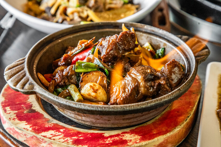 桃園市桃園區阿忠溫體羊肉店|新鮮直達餐桌!任點無雷快炒有夠強,在地人私藏最好吃溫體羊肉爐老店