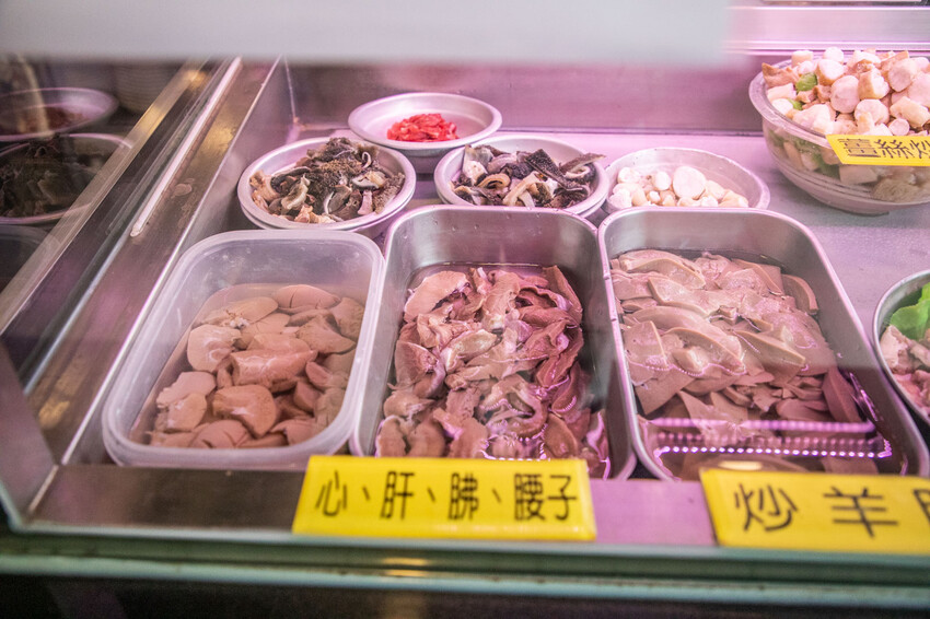 桃園市桃園區阿忠溫體羊肉店|新鮮直達餐桌!任點無雷快炒有夠強,在地人私藏最好吃溫體羊肉爐老店