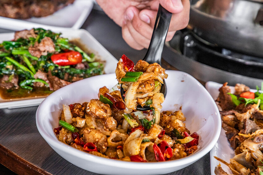 桃園市桃園區阿忠溫體羊肉店|新鮮直達餐桌!任點無雷快炒有夠強,在地人私藏最好吃溫體羊肉爐老店