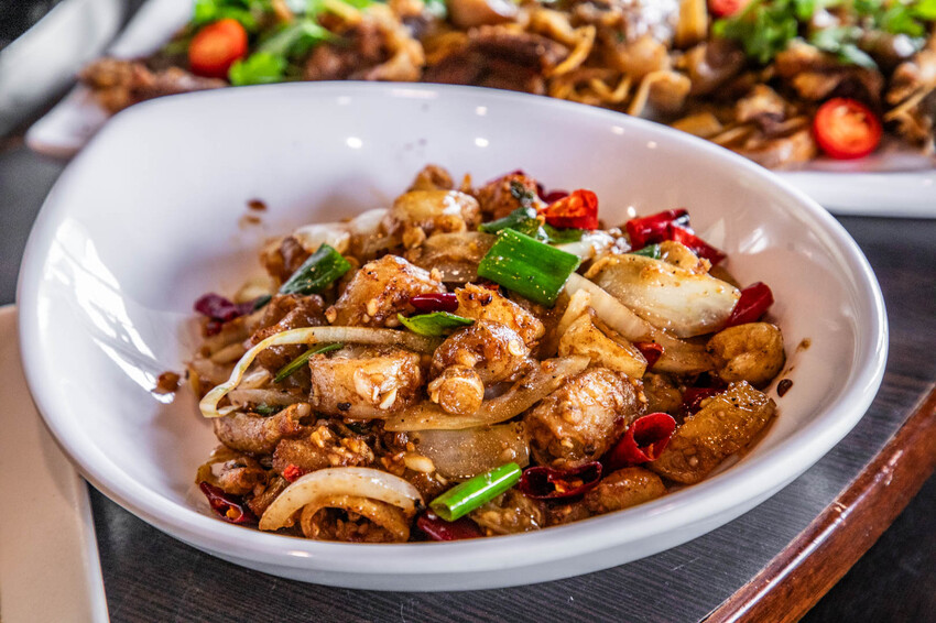 桃園市桃園區阿忠溫體羊肉店|新鮮直達餐桌!任點無雷快炒有夠強,在地人私藏最好吃溫體羊肉爐老店