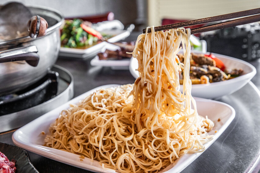 桃園市桃園區阿忠溫體羊肉店|新鮮直達餐桌!任點無雷快炒有夠強,在地人私藏最好吃溫體羊肉爐老店