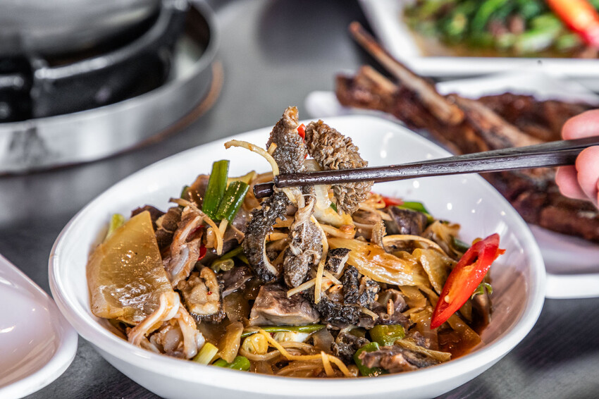 桃園市桃園區阿忠溫體羊肉店|新鮮直達餐桌!任點無雷快炒有夠強,在地人私藏最好吃溫體羊肉爐老店