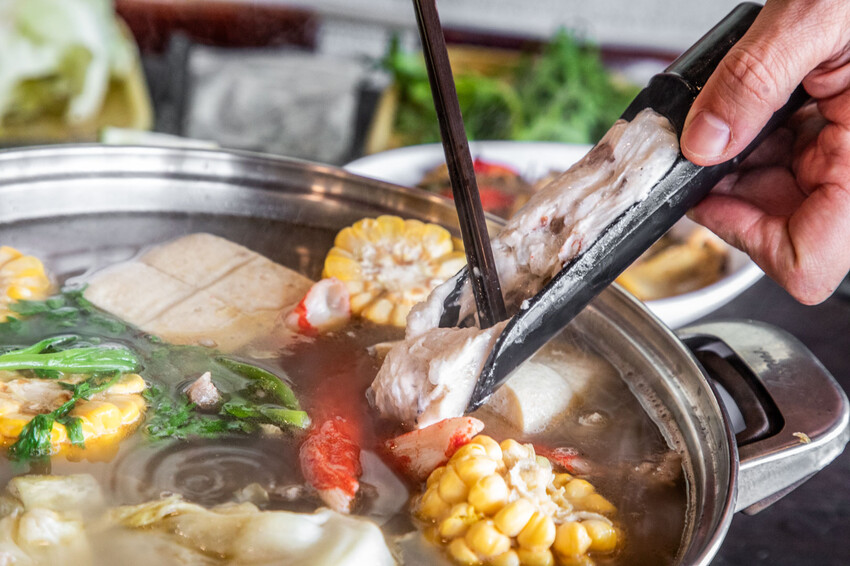 桃園市桃園區阿忠溫體羊肉店|新鮮直達餐桌!任點無雷快炒有夠強,在地人私藏最好吃溫體羊肉爐老店