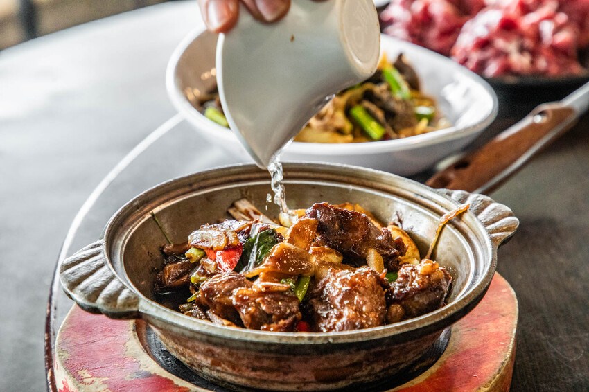 桃園市桃園區阿忠溫體羊肉店|新鮮直達餐桌!任點無雷快炒有夠強,在地人私藏最好吃溫體羊肉爐老店