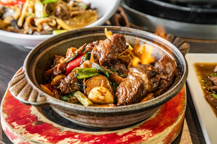 桃園市桃園區阿忠溫體羊肉店|新鮮直達餐桌!任點無雷快炒有夠強,在地人私藏最好吃溫體羊肉爐老店