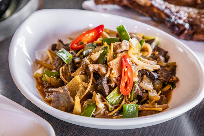 桃園市桃園區阿忠溫體羊肉店|新鮮直達餐桌!任點無雷快炒有夠強,在地人私藏最好吃溫體羊肉爐老店