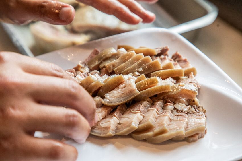 桃園市桃園區阿忠溫體羊肉店|新鮮直達餐桌!任點無雷快炒有夠強,在地人私藏最好吃溫體羊肉爐老店