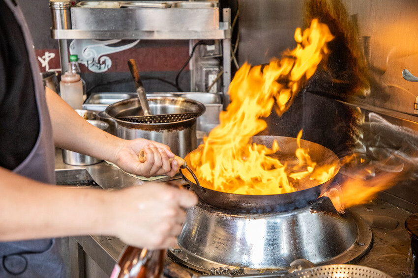 桃園市桃園區阿忠溫體羊肉店|新鮮直達餐桌!任點無雷快炒有夠強,在地人私藏最好吃溫體羊肉爐老店