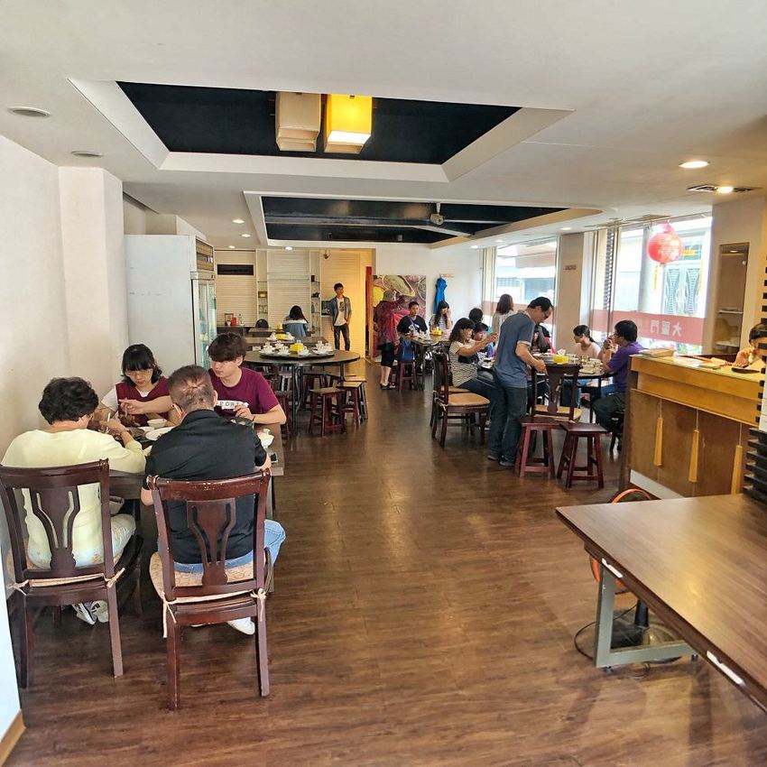 台南東區【大翟門地鍋雞】台南也吃得到道地徐州菜了! 羊蠍子x地鍋雞 香麻入味垂涎欲滴的好滋味 來店打卡還送炒菜 | 小白只饗ㄔ美食