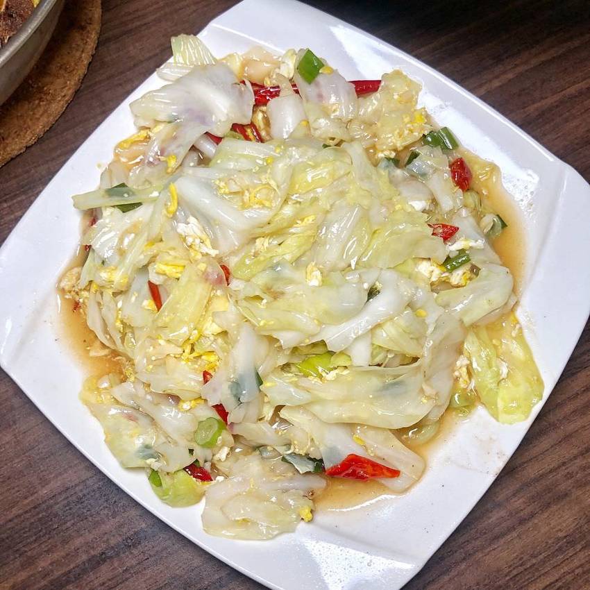 台南東區【大翟門地鍋雞】台南也吃得到道地徐州菜了! 羊蠍子x地鍋雞 香麻入味垂涎欲滴的好滋味 來店打卡還送炒菜 | 小白只饗ㄔ美食