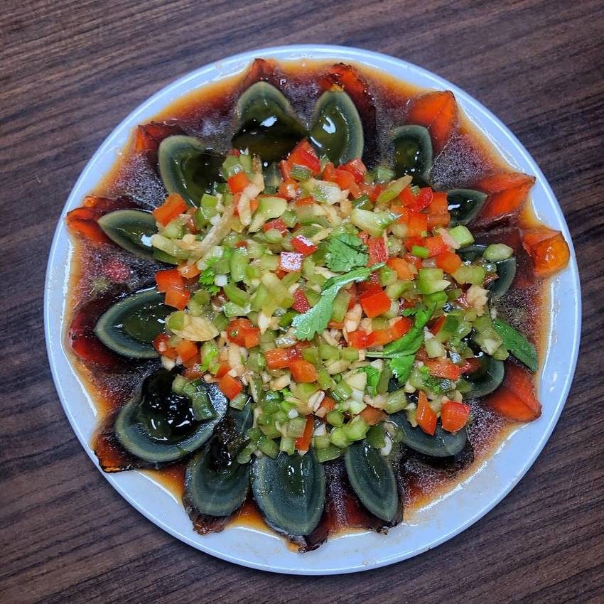 台南東區【大翟門地鍋雞】台南也吃得到道地徐州菜了! 羊蠍子x地鍋雞 香麻入味垂涎欲滴的好滋味 來店打卡還送炒菜 | 小白只饗ㄔ美食