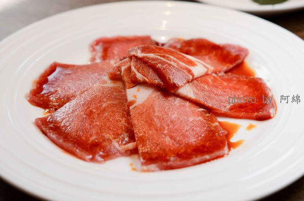 【桃園燒烤】燒肉同話 桃園店-單點頂級和牛又能吃飽飽in全台最美燒肉餐廳．藝文特區美食/桃園燒肉/工業風/時尚夜店風/85度C旗下品牌/聚餐/