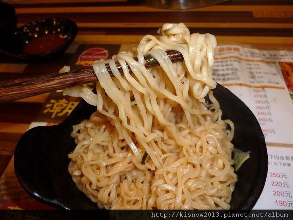 泰潮40-品嚐麵條.JPG