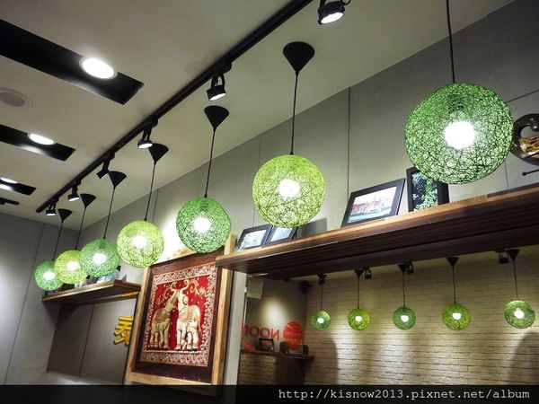 泰潮12-天花板燈飾.JPG