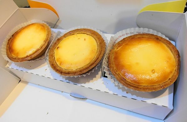 久久津乳酪菓子手造所(台北士林店)：❤️美食❤️【台北。士林】久久津乳酪菓子手造所(台北士林店)★北海道爆漿炙燒乳酪塔/巧克力生乳捲/愛評體驗團