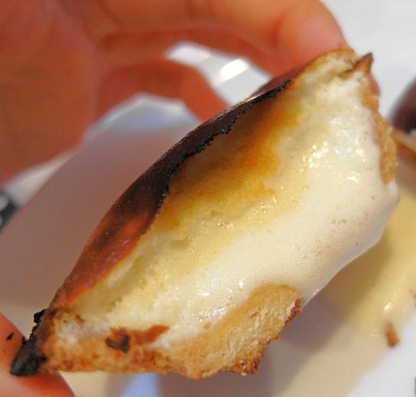 久久津乳酪菓子手造所(台北士林店)：❤️美食❤️【台北。士林】久久津乳酪菓子手造所(台北士林店)★北海道爆漿炙燒乳酪塔/巧克力生乳捲/愛評體驗團