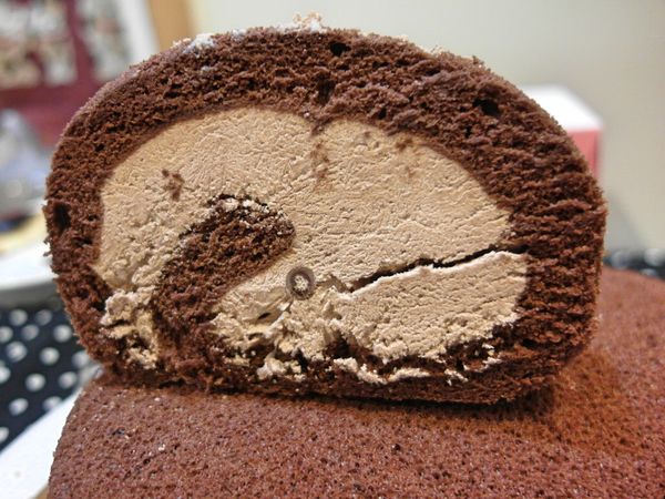 久久津乳酪菓子手造所(台北士林店)：❤️美食❤️【台北。士林】久久津乳酪菓子手造所(台北士林店)★北海道爆漿炙燒乳酪塔/巧克力生乳捲/愛評體驗團