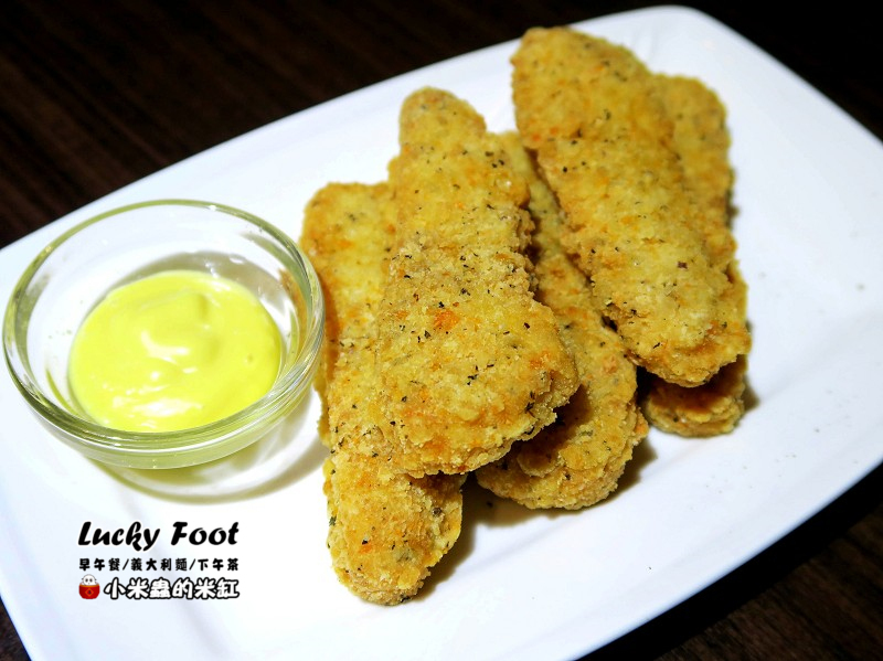 【捷運大橋頭站】Lucky Foot ~大稻埕/義大利麵/早午餐/咖啡/下午茶，被好多兔子包圍的可愛咖啡廳♥