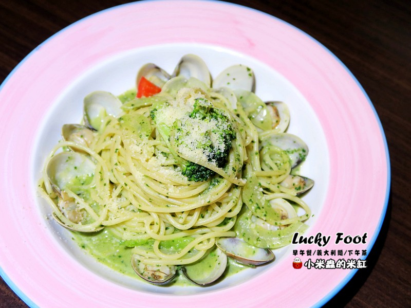 【捷運大橋頭站】Lucky Foot ~大稻埕/義大利麵/早午餐/咖啡/下午茶，被好多兔子包圍的可愛咖啡廳♥