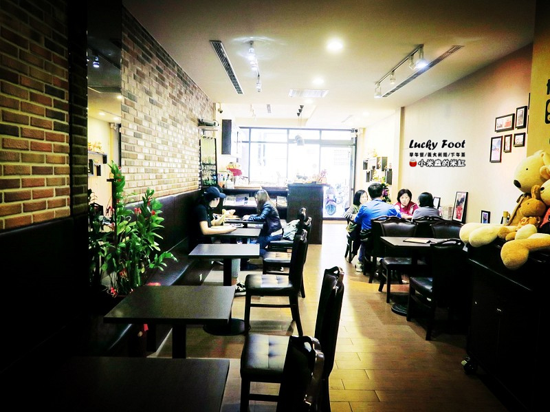 【捷運大橋頭站】Lucky Foot ~大稻埕/義大利麵/早午餐/咖啡/下午茶，被好多兔子包圍的可愛咖啡廳♥