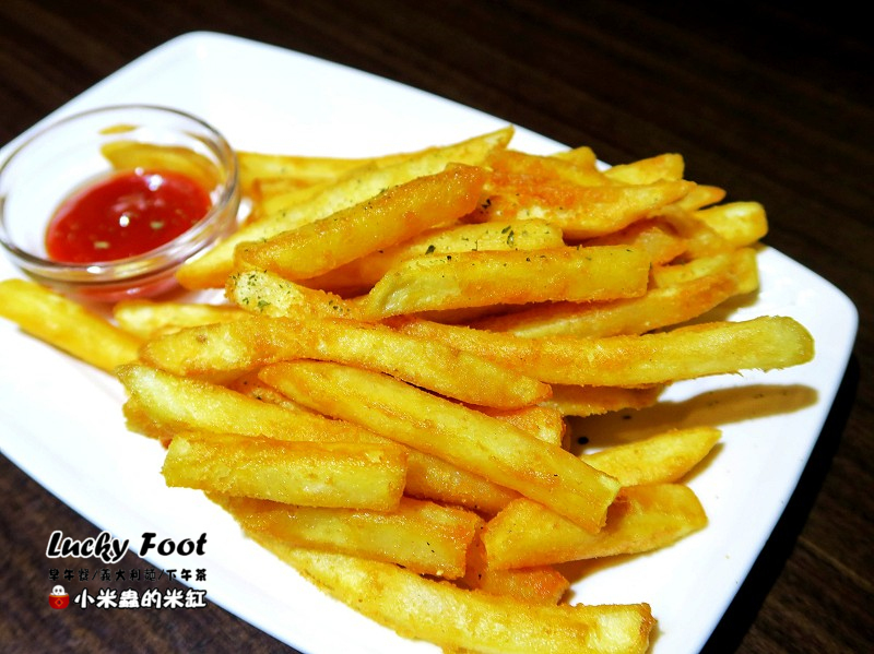 【捷運大橋頭站】Lucky Foot ~大稻埕/義大利麵/早午餐/咖啡/下午茶，被好多兔子包圍的可愛咖啡廳♥