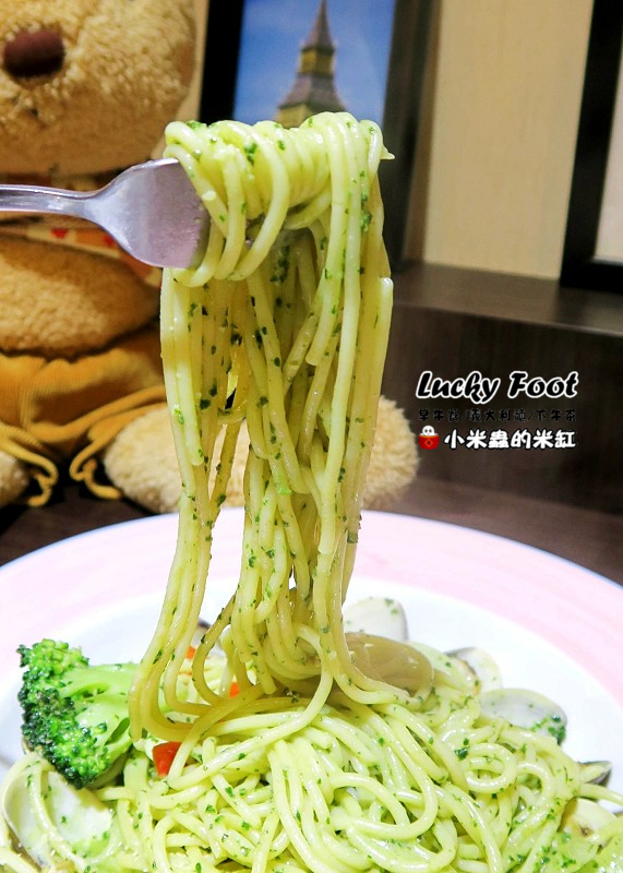 【捷運大橋頭站】Lucky Foot ~大稻埕/義大利麵/早午餐/咖啡/下午茶，被好多兔子包圍的可愛咖啡廳♥