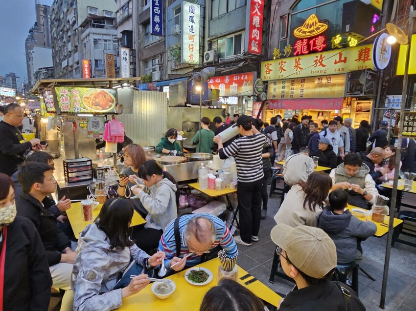 寧夏夜市老店牛媽媽控肉飯,大火爆炒超夠味,經典美食推薦