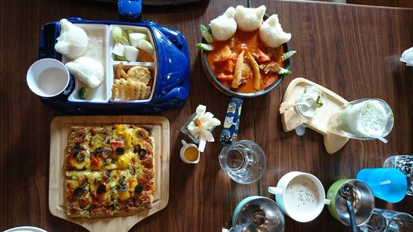 初覓手作餐坊：高雄~初覓手作餐坊~古錐的貓咪餐點~覓覓店長歡迎您~貓咪主題餐廳~