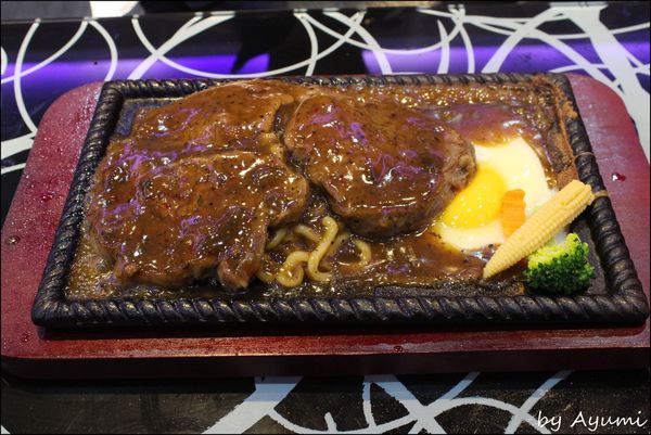 747 巨無霸 炙燒牛排餐廳：[愛評體驗團]給你滿滿的大滿足~747巨無霸炙燒牛排餐廳