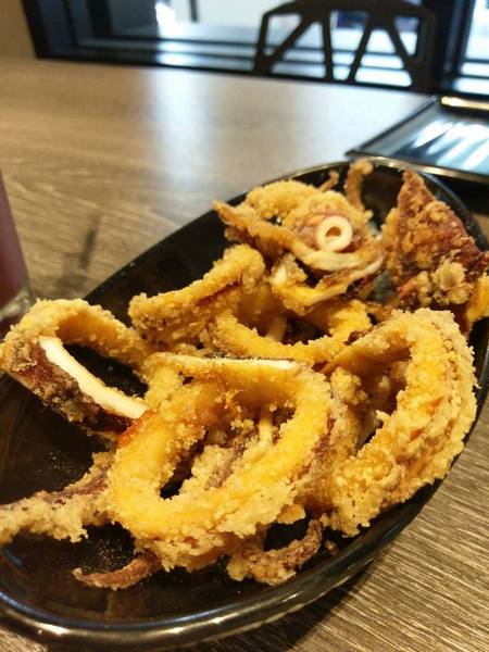 打啵G(台中大隆店)：打啵G / 台中大隆店-皇冠炸雞好特別  整個很華麗  double起司太鹹些  草莓可爾必思好喝又好拍