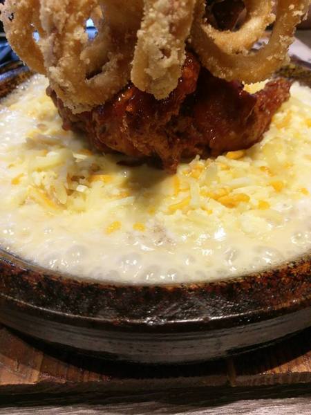 打啵G(台中大隆店)：打啵G / 台中大隆店-皇冠炸雞好特別  整個很華麗  double起司太鹹些  草莓可爾必思好喝又好拍