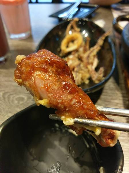 打啵G(台中大隆店)：打啵G / 台中大隆店-皇冠炸雞好特別  整個很華麗  double起司太鹹些  草莓可爾必思好喝又好拍