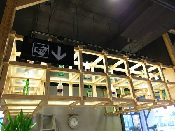 打啵G(台中大隆店)：打啵G / 台中大隆店-皇冠炸雞好特別  整個很華麗  double起司太鹹些  草莓可爾必思好喝又好拍