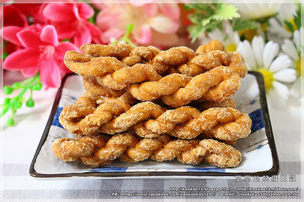 龍鑽烘炸手工麻花捲：【宅配】小琉球 龍鑽手工麻花捲《小琉球伴手禮 宅配團購零食 古早味麻花捲》