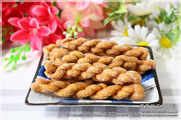 龍鑽烘炸手工麻花捲：【宅配】小琉球 龍鑽手工麻花捲《小琉球伴手禮 宅配團購零食 古早味麻花捲》