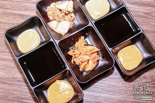 狩夜無煙炭火燒烤|桃園市桃園區“無限續點吃喝到飽”燒烤餐廳；免千元小火鍋加炭火燒烤，這個冬夜就是暖呼呼啦。