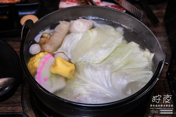 狩夜無煙炭火燒烤|桃園市桃園區“無限續點吃喝到飽”燒烤餐廳；免千元小火鍋加炭火燒烤，這個冬夜就是暖呼呼啦。